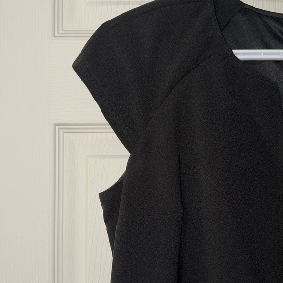 Black dress - Picture 3 of 6